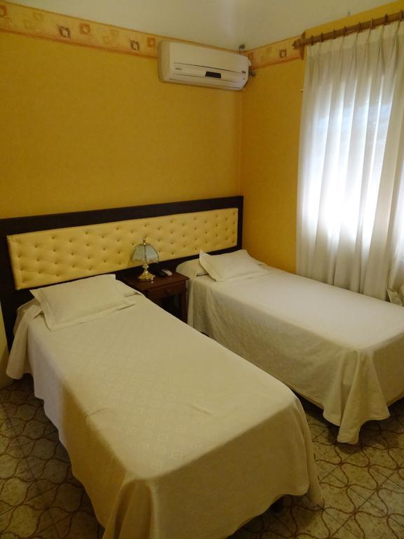Hotel Mon Petit Villa Carlos Paz Pokoj fotografie