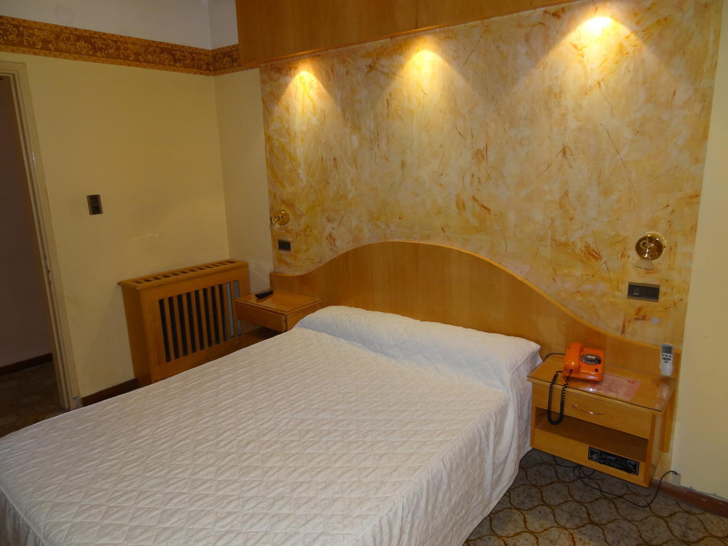 Hotel Mon Petit Villa Carlos Paz Exteriér fotografie